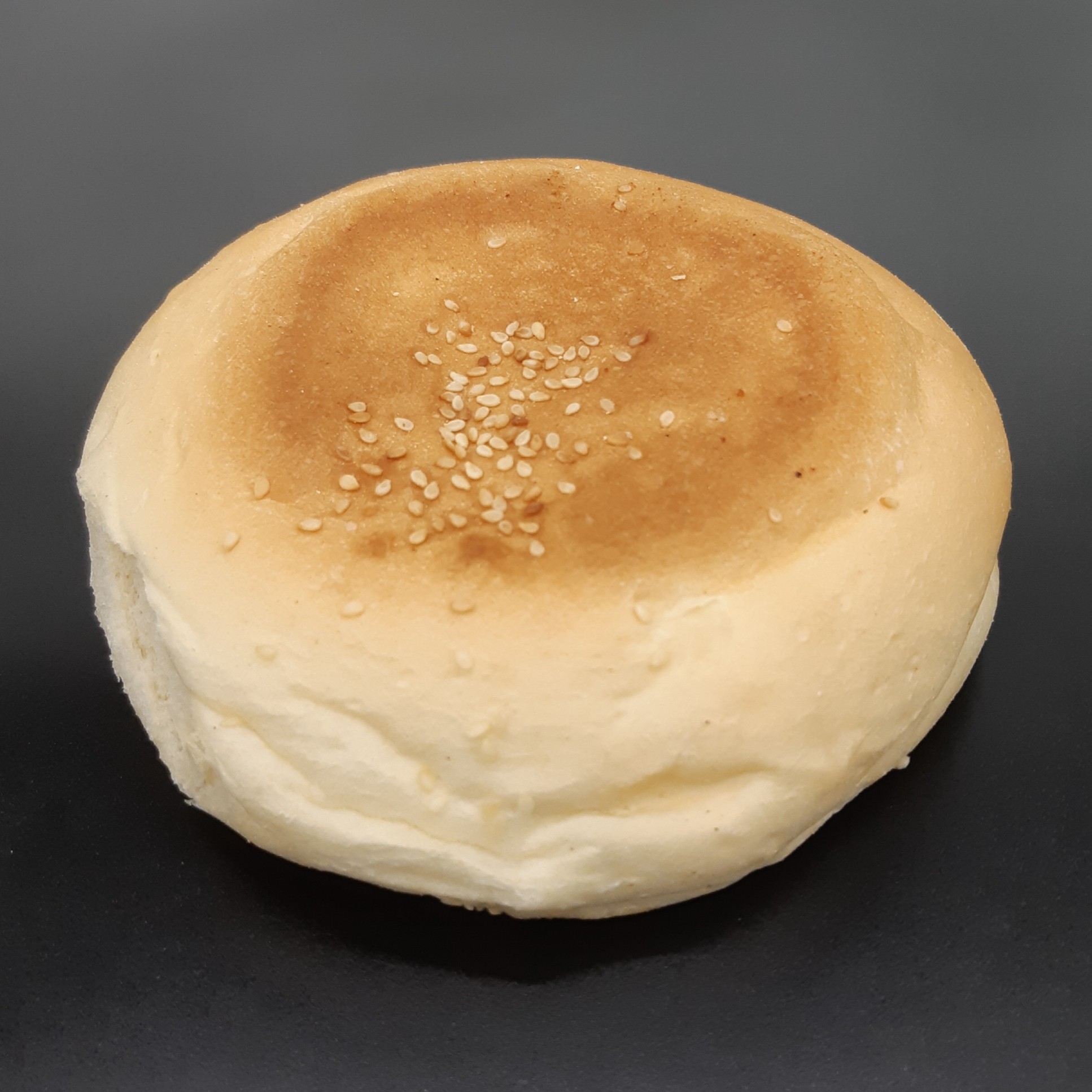 FLAT WHITE SEEDED ROLL