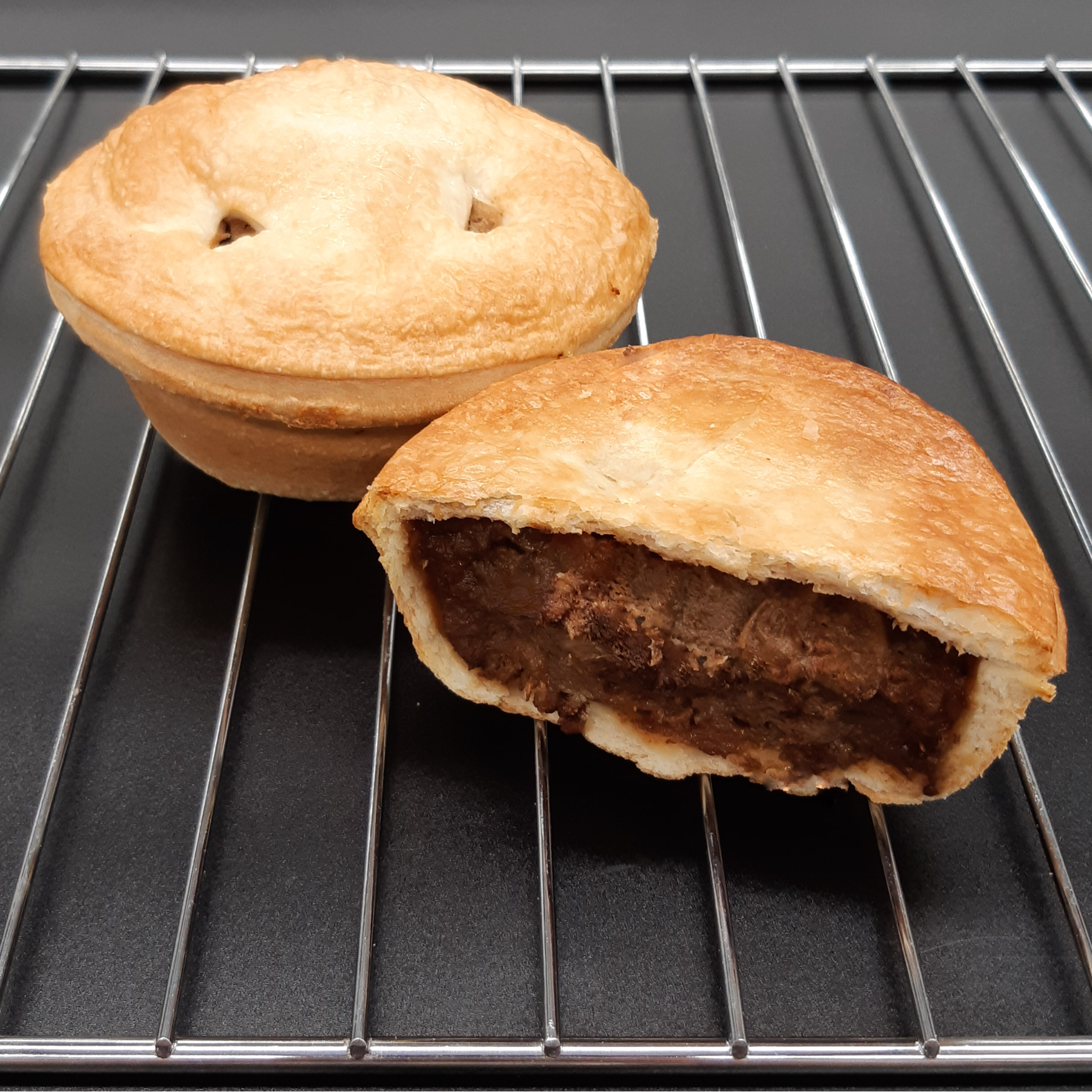 PREMIUM CHUNKY BEEF PIE (BOX4)