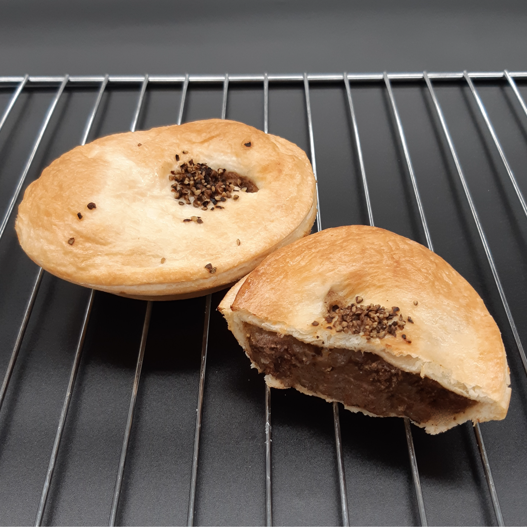 PREMIUM PEPPER STEAK PIE (BOX4)