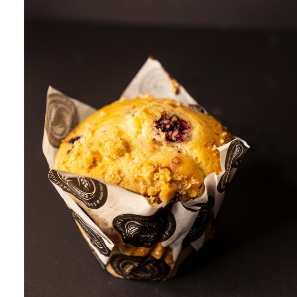 RASPBERRY & WHITE CHOCOLATE MUFFIN_image_Farmer's Bakehouse_order now