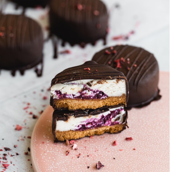 CRUNCHBOX Wagon Wheel Vanilla Raspberry - 6 pieces_image_Crunchbox - CB Supply_order now